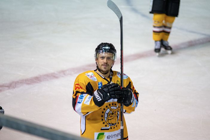 HOCKEY. Andrea Vanetti, vero cuore giallonero, resta al Varese. Un autentico Mastino non tradisce mai il Varese