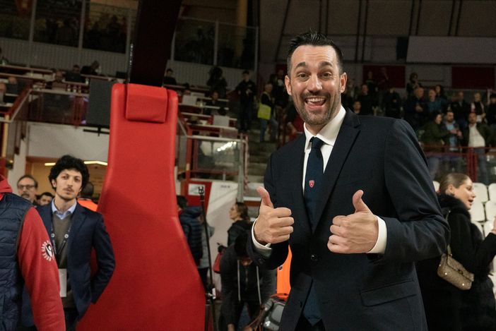 Matt Brase si allontana sempre di più dalla Pallacanestro Varese