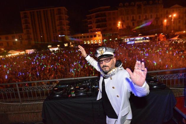 Gigi d'Agostino in piazza Repubblica a Varese Gigi d'Agostino in piazza Repubblica a Varese