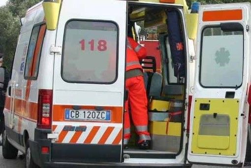 Scontro sulla tangenziale di Varese in zona Ponte di Vedano: soccorsi in azione nell'orario di punta Scontro sulla tangenziale di Varese in zona Ponte di Vedano: soccorsi in azione nell'orario di punta