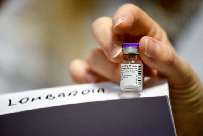 Vaccini anti Covid, Cosentino replica a Galimberti: «La Lombardia rispetterà i tempi, basta sciacallaggio mediatico» Vaccini anti Covid, Cosentino replica a Galimberti: «La Lombardia rispetterà i tempi, basta sciacallaggio mediatico»