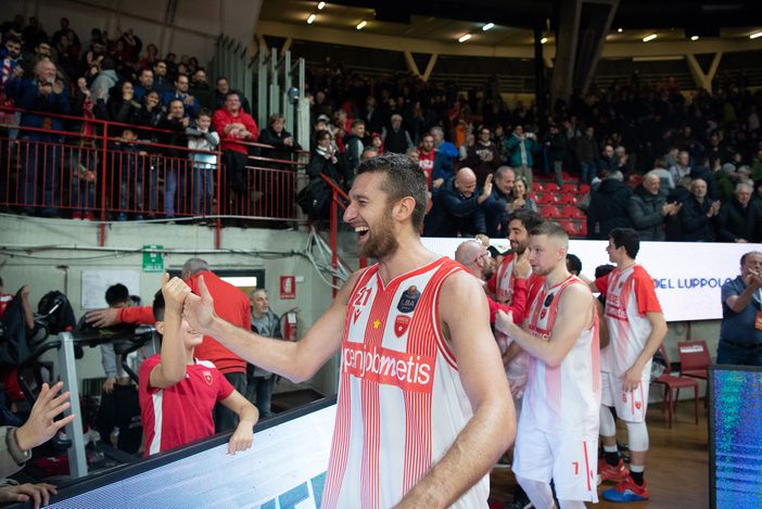 Il grande sorriso di capitan Ferrero, assoluto protagonista della sfida (foto Fabio Averna)
