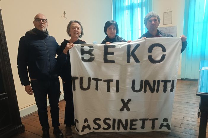 Anche il Comune di Angera si schiera a fianco dei lavoratori della Beko di Cassinetta Anche il Comune di Angera si schiera a fianco dei lavoratori della Beko di Cassinetta