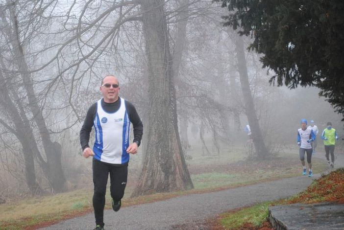 Lidio Bertoncello impegnato in una delle sue amate corse podistiche in una foto da Facebook