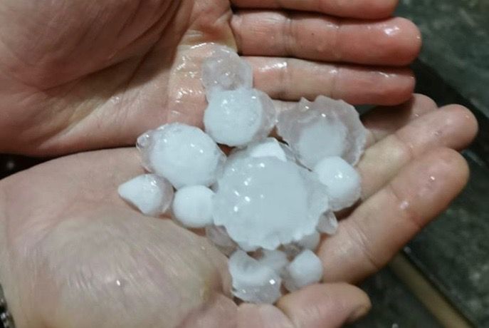 La grandine a Morazzone, via NaturalMeteo
