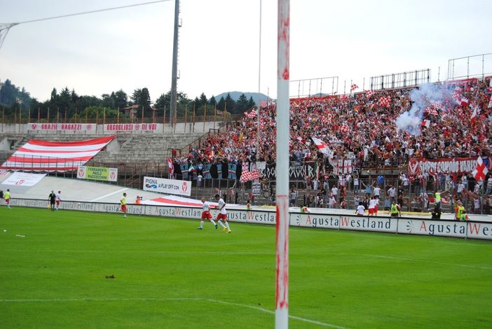 «Questa dirigenza spegne e umilia la passione dei tifosi del Varese»: domenica protesta fuori dai distinti del Franco Ossola