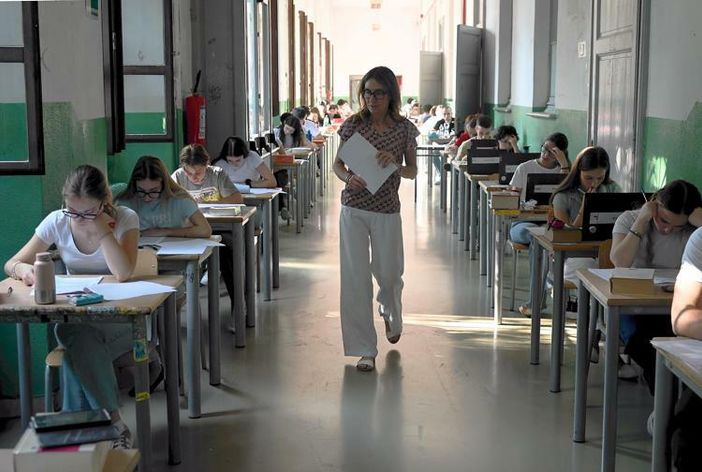 Maturità, da Pavese e Calabresi: al via l'esame con la prova di italiano. In provincia di Varese tornano in aula ottomila studenti Maturità, da Pavese e Calabresi: al via l'esame con la prova di italiano. In provincia di Varese tornano in aula ottomila studenti