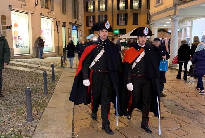FOTO. Il fascino della divisa: in corso Matteotti tornano i carabinieri in Grande Uniforme