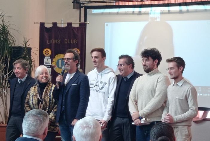 Tre neodiplomati con lode al “Geymonat” premiati dal Lions club Tradate Seprio