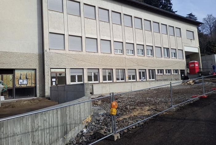 Proseguono a Viggiù i lavori di riqualificazione della ex scuola di via dei Ronchi Proseguono a Viggiù i lavori di riqualificazione della ex scuola di via dei Ronchi