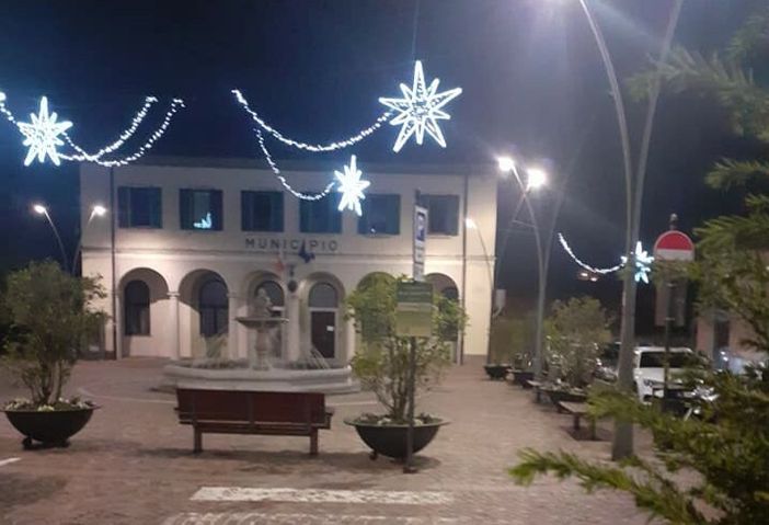 Il centro di Gavirate nel periodo natalizio (foto d'archivio) Il centro di Gavirate nel periodo natalizio (foto d'archivio)