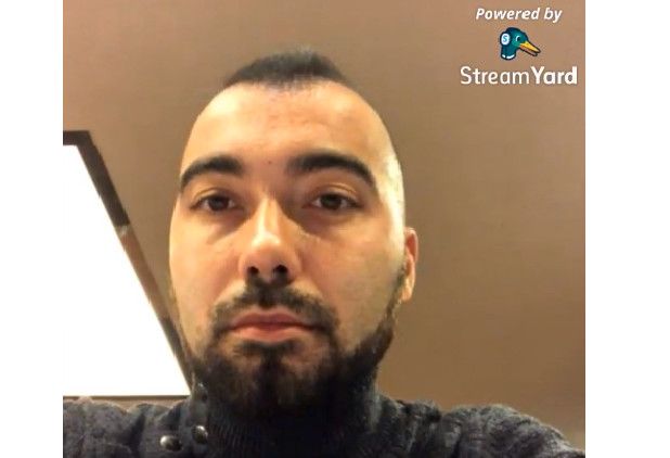 VIDEO. #IoApro, il promotore dell'iniziativa in diretta con i varesini: «Domani bisognerà trovare il coraggio di farlo»