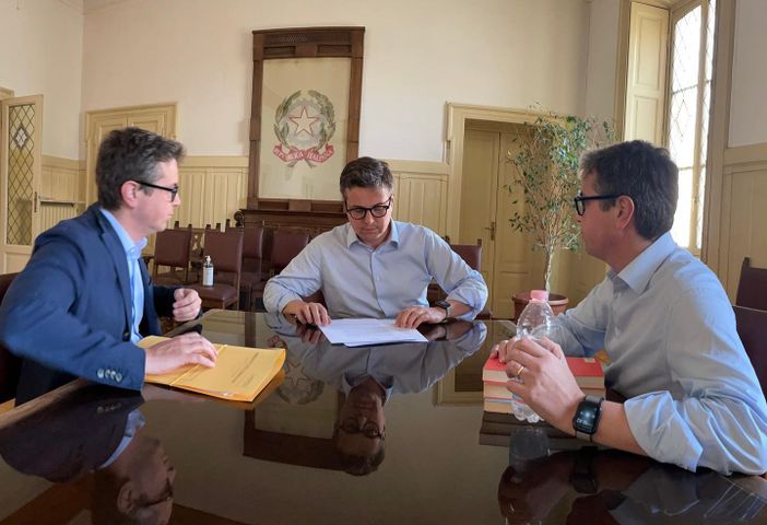 Il sindaco Cassani con il suo team "speciale" (foto dai suoi profili social) Il sindaco Cassani con il suo team "speciale" (foto dai suoi profili social)