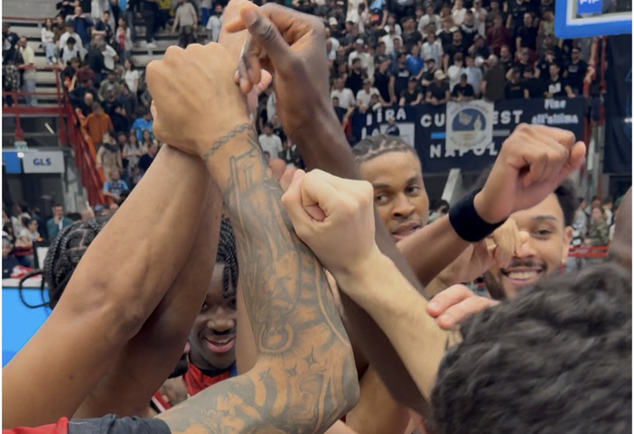 Varese esulta a Napoli