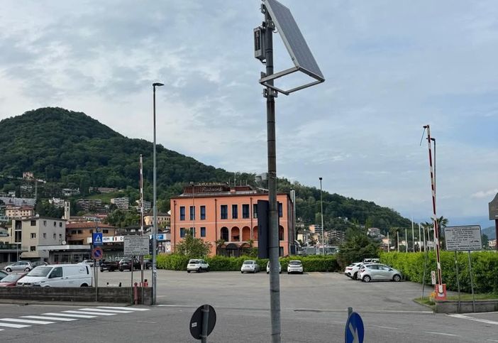 Le nuove telecamere installate dal Comune nell'area doganale di Lavena Ponte Tresa Le nuove telecamere installate dal Comune nell'area doganale di Lavena Ponte Tresa