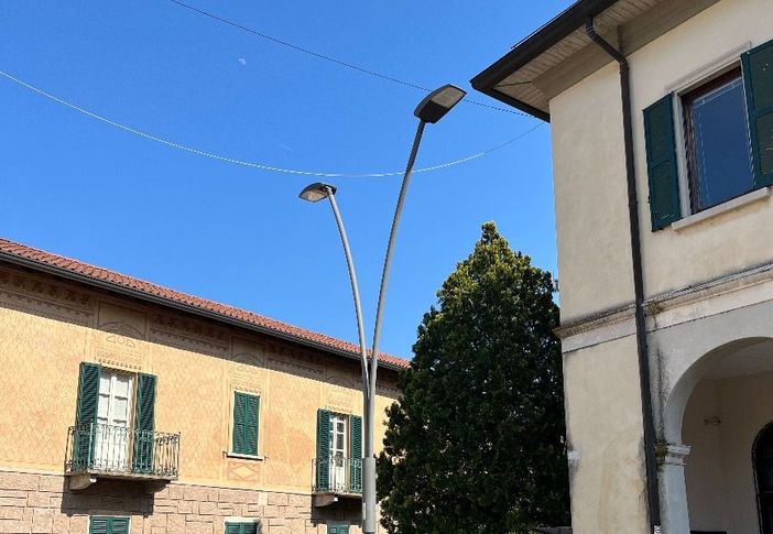 Un palo della luce nel centro di Gavirate