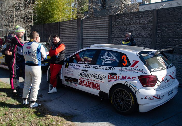 Al termine delle prime tre prove della giornata, le auto si ritrovano alla Colacem di Caravate per il riordino e l'assistenza Al termine delle prime tre prove della giornata, le auto si ritrovano alla Colacem di Caravate per il riordino e l'assistenza