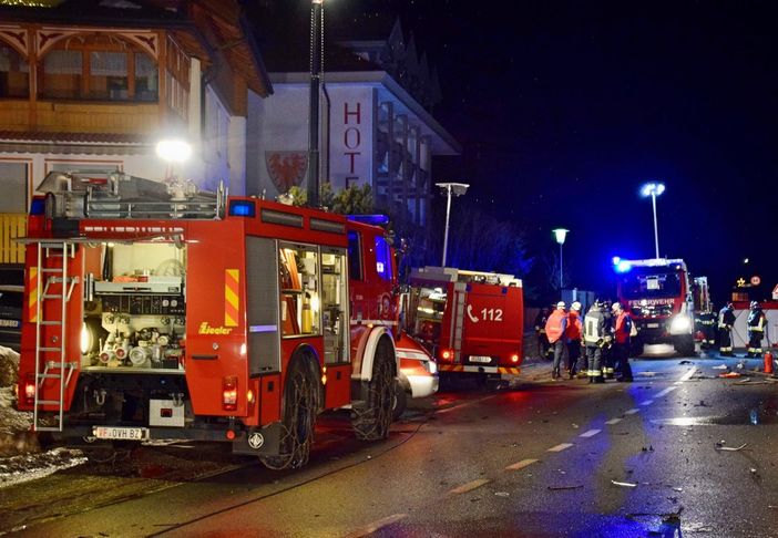 Un centinaio i soccorritori giunti sul posto della tragedia a Lutago, in Alto Adige (foto tratte dalla pagina Facebook dei Vigili del Fuoco dell'Alto Adige e della Croce Rossa Italiana di Bolzano) Un centinaio i soccorritori giunti sul posto della tragedia a Lutago, in Alto Adige (foto tratte dalla pagina Facebook dei Vigili del Fuoco dell'Alto Adige e della Croce Rossa Italiana di Bolzano)
