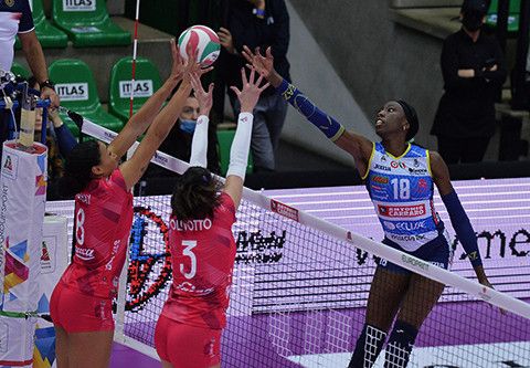 Le farfalle conquistano un super punto. I tifosi anche di più