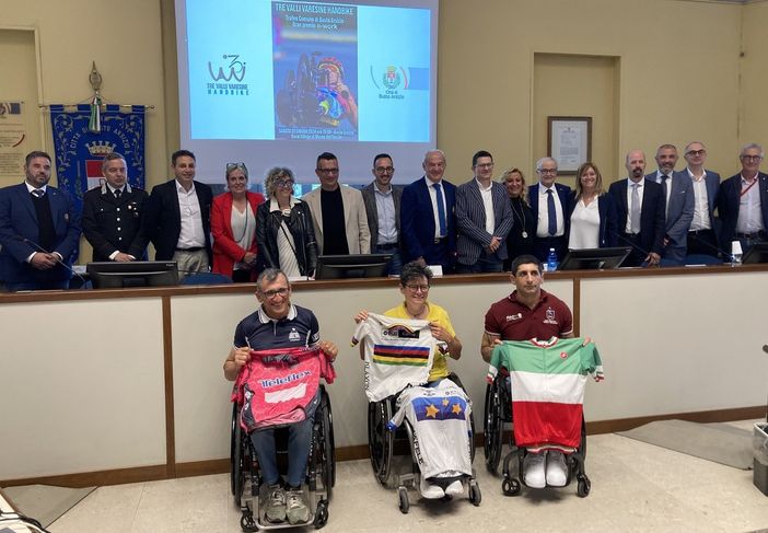 FOTO E VIDEO - Ecco la prima Tre Valli Varesine Handbike. Un grande gioco di squadra e una «sfida vinta»