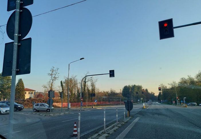 L'incrocio semaforico della superstrada a Vergiate L'incrocio semaforico della superstrada a Vergiate