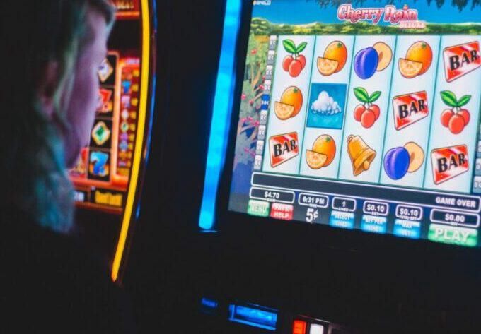 Continua la lotta del Comune di Lavena Ponte Tresa contro il gioco d'azzardo: «Giocati oltre 31 milioni di euro»