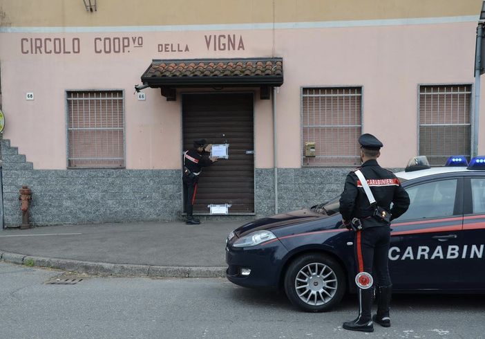 Chiuso dai carabinieri un bar dello "spaccio" di Fagnano Olona: licenza sospesa per due mesi Chiuso dai carabinieri un bar dello "spaccio" di Fagnano Olona: licenza sospesa per due mesi
