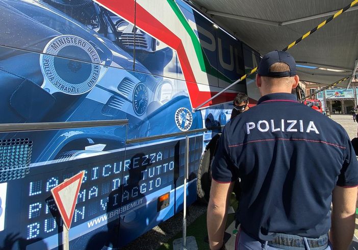 "Emotion day" a Marnate, la polizia di Stato presente con il pullman azzurro