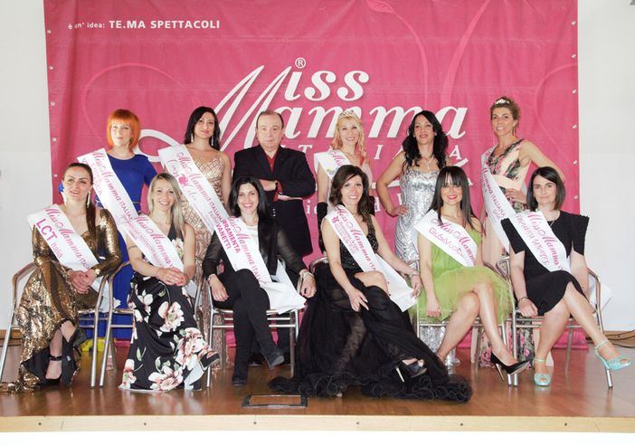 FOTO. "Miss Mamma" arriva a Maccagno con Pino e Veddasca e premia dieci signore FOTO. "Miss Mamma" arriva a Maccagno con Pino e Veddasca e premia dieci signore