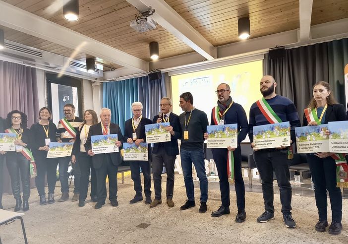 Coinger: tutti i 22 Comuni premiati come “Comuni Ricicloni” per l’eccellenza nella raccolta differenziata Coinger: tutti i 22 Comuni premiati come “Comuni Ricicloni” per l’eccellenza nella raccolta differenziata