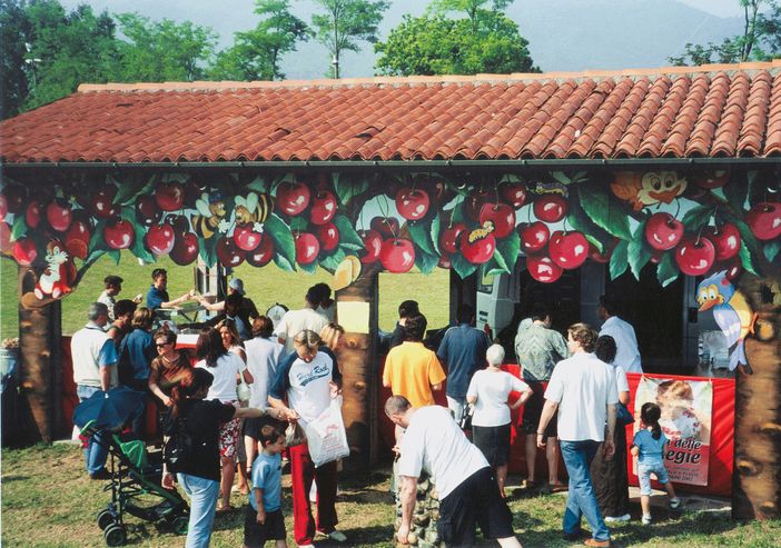 Una delle passate edizione della Feste delle Ciliegie di Oltrona a Gavirate Una delle passate edizione della Feste delle Ciliegie di Oltrona a Gavirate