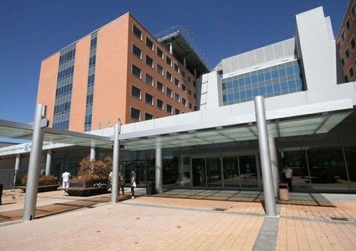 L'Asst Sette Laghi ai sindacati: «Scelte condivise. Oggi 370 degenti positivi, più che raddoppiati dal 27 ottobre. Circolo saturo, li accogliamo ad Angera»