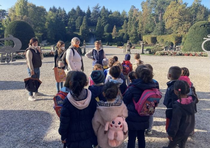 I bambini della scuola Bianchi di Gazzada accompagnati alla scoperta delle bellezze del Parco di Palazzo Estense I bambini della scuola Bianchi di Gazzada accompagnati alla scoperta delle bellezze del Parco di Palazzo Estense