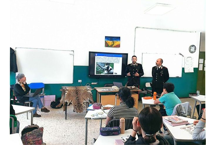I carabinieri forestali di Somma Lombardo in classe a Golasecca