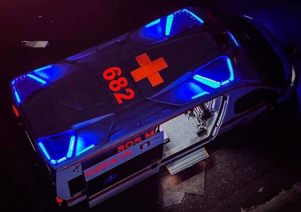 Una notte di incidenti, tantissimi giovani coinvolti: sette persone soccorse sulla 336, quattro ragazze ferite a Besozzo. Doppio scontro a Induno