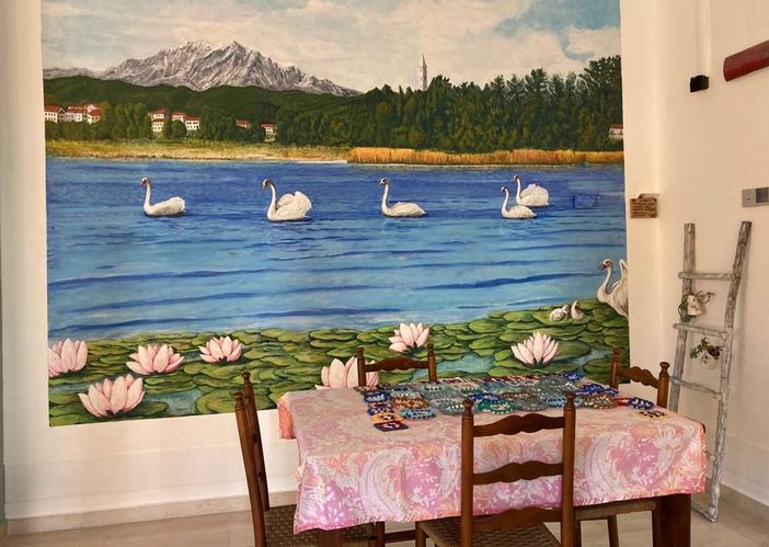 I tavoli della trattoria Villa Arzilla nella casa di riposo di Gavirate sono pronti per ricevere gli ospiti I tavoli della trattoria Villa Arzilla nella casa di riposo di Gavirate sono pronti per ricevere gli ospiti