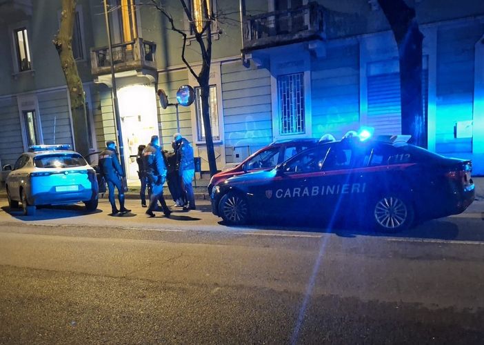 Carabinieri e Polizia in viale Lombardia