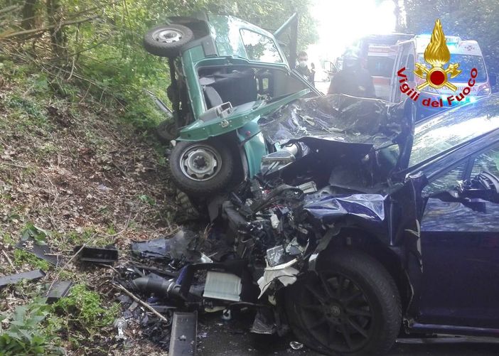 FOTO. Malnate, pauroso incidente in via Primo Maggio: un morto e due feriti FOTO. Malnate, pauroso incidente in via Primo Maggio: un morto e due feriti