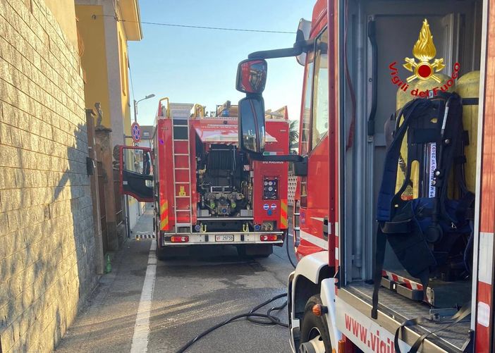 Busto, abitazione in fiamme in via Tofane: quarantenne salvato dai vigili del fuoco Busto, abitazione in fiamme in via Tofane: quarantenne salvato dai vigili del fuoco
