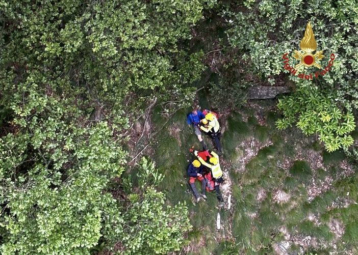 Escursionisti lombardi bloccati sul pendio nel Vco: salvati dall'elicottero dei vigili del fuoco di Malpensa