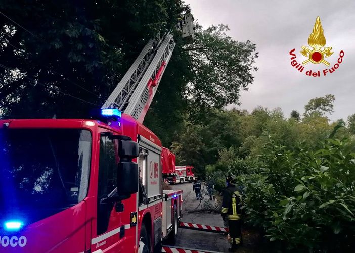 FOTO. Maltempo nel Varesotto: 200 le richieste di soccorso ai vigili del fuoco. Salvati tre automobilisti bloccati nei sottopassi allagati