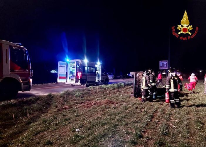 Auto si ribalta nella notte a Gorla Maggiore Auto si ribalta nella notte a Gorla Maggiore