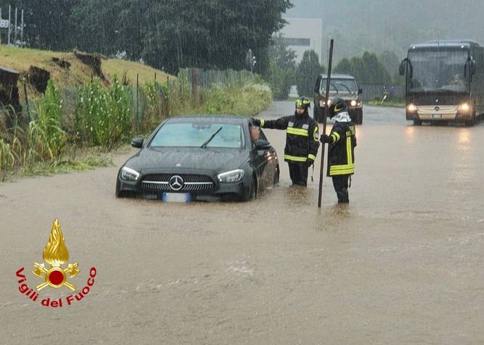 Maltempo, la provincia di Varese è la più colpita in Lombardia : oltre cento interventi dei vigili del fuoco