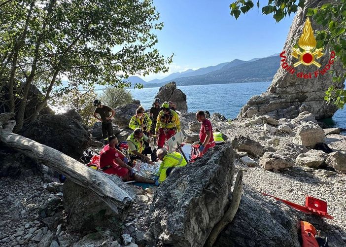 Scivola sugli scogli in riva al lago al Sasso Galletto e si ferisce alla schiena: trasportato in ospedale con l'elisoccorso Scivola sugli scogli in riva al lago al Sasso Galletto e si ferisce alla schiena: trasportato in ospedale con l'elisoccorso