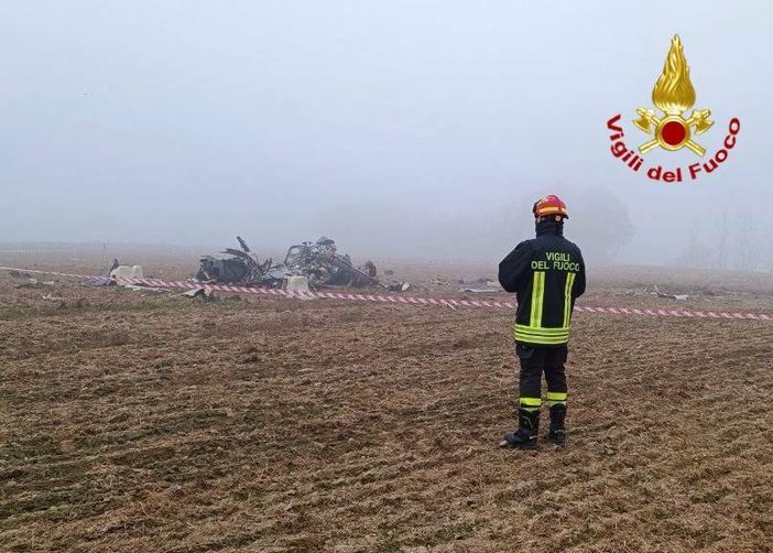 Tragedia nei cieli della Lombardia: precipita elicottero, un morto Tragedia nei cieli della Lombardia: precipita elicottero, un morto