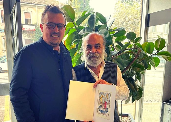 Il barbiere Antonio in una foto dalla pagina Facebook del Comune di Somma