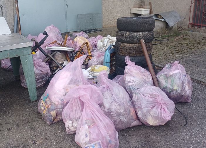 Parte dei rifiuti raccolti durante la giornata ecologica a Besano Parte dei rifiuti raccolti durante la giornata ecologica a Besano