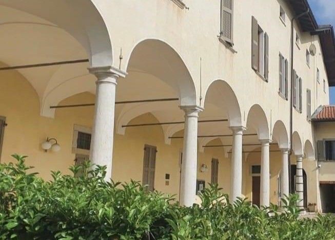 Il cortile dello storico Palazzo Marinoni a Saltrio Il cortile dello storico Palazzo Marinoni a Saltrio