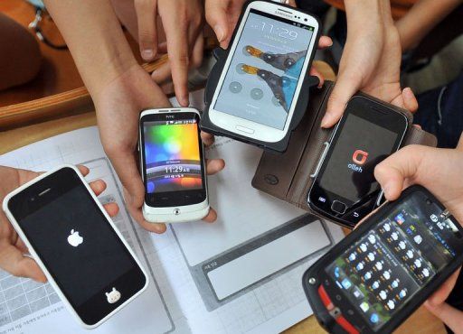 La lezione dalla Svizzera: niente smartphone a scuola anche fuori dalle aule