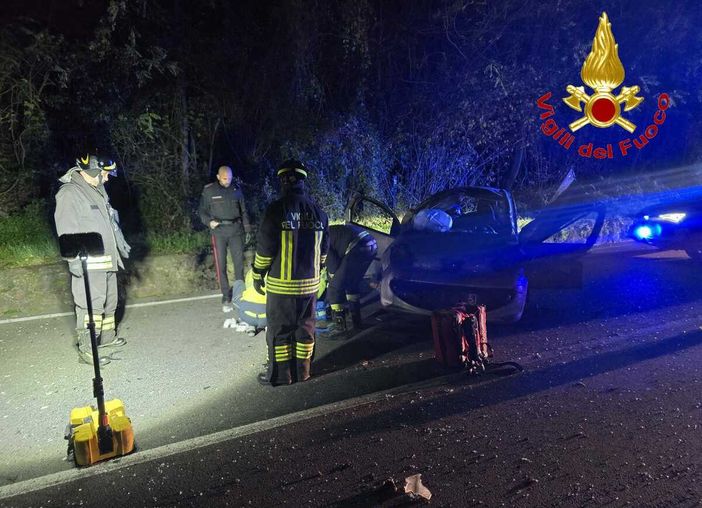 Le immagini del grave incidente stradale di stanotte a Germignaga